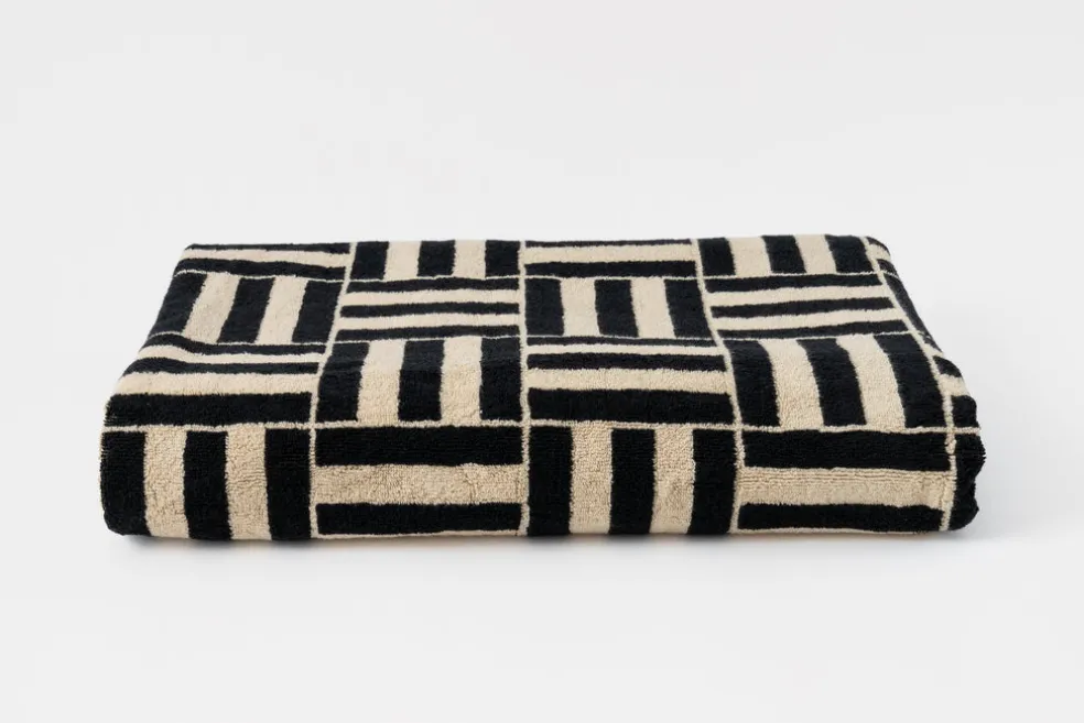 Organic Cotton Pool Towel in Sand & Noir