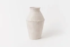 Pierre Vase