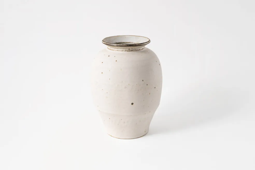 Vase B.