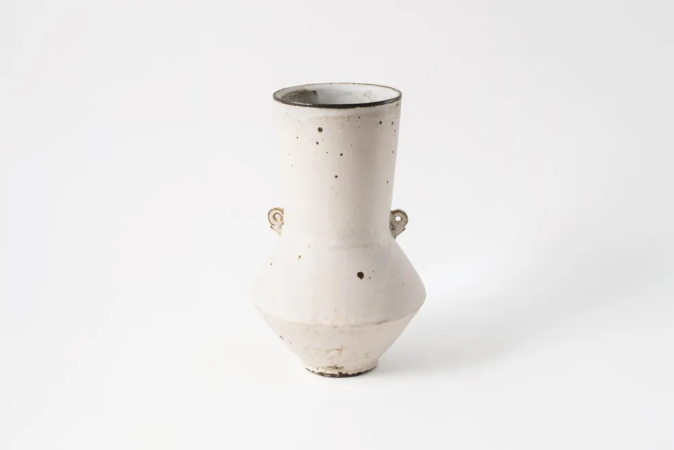 Vase D.