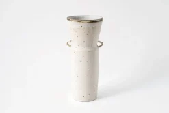 Vase E.