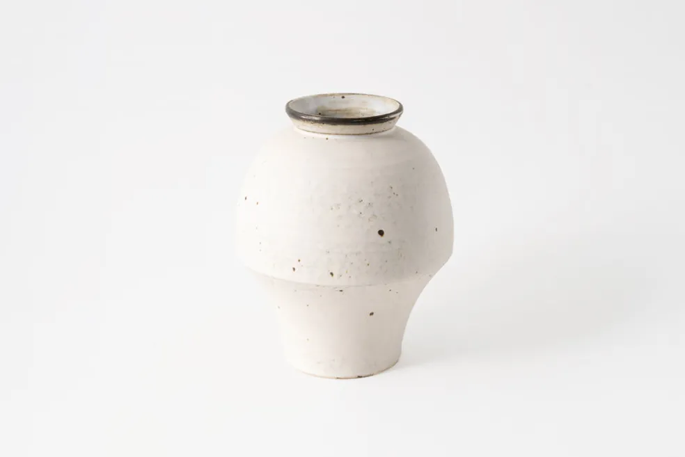 Vase H.